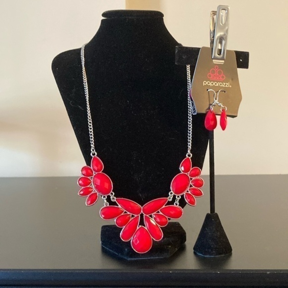 Paparazzi Red Statement Necklace Bold Floral Design